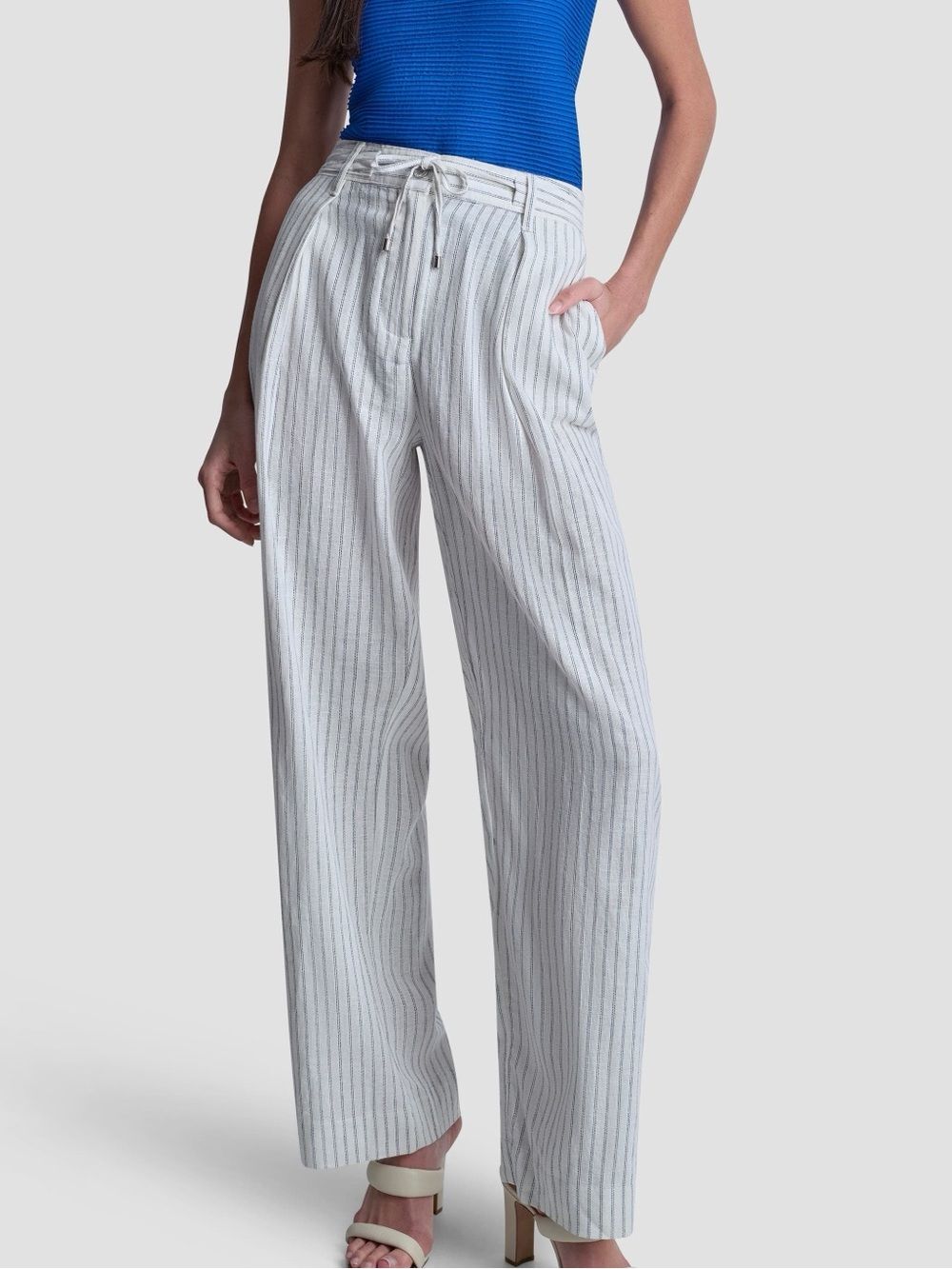 NWT Stripe Linen Blend Drawstring Pants
DKNY Ivory/Admiral